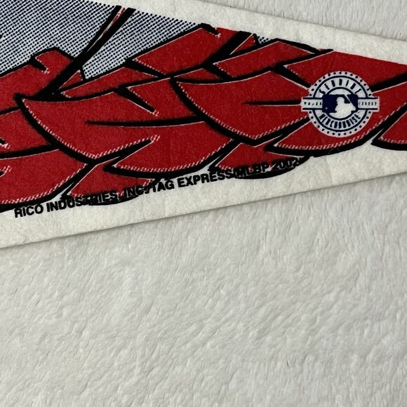 St. Louis Cardinals 2002 MLB Baseball Team 30 x 12 Felt Pennant Made In The USA - Picture 5 of 5